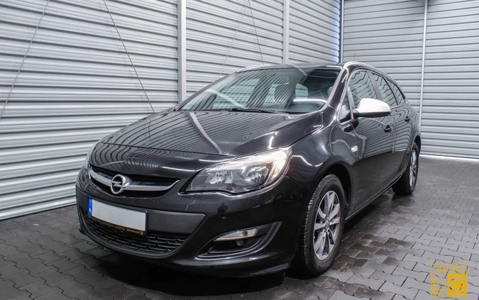 Opel Astra cena 24777 przebieg: 211000, rok produkcji 2015 z Warszawa małe 352